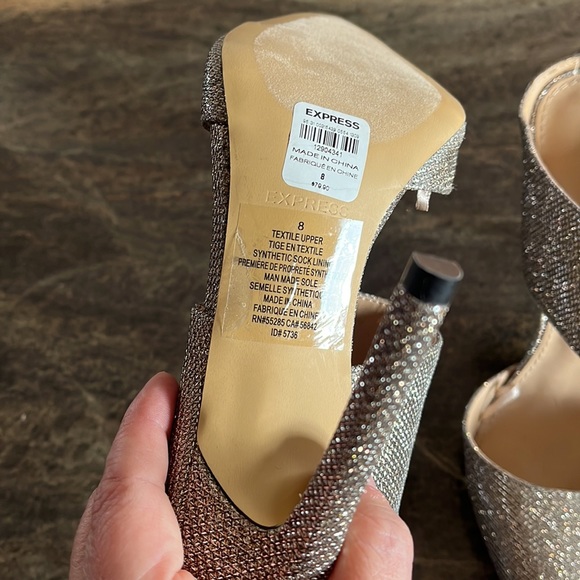 Very cute too many shoes - Picture 3 of 3